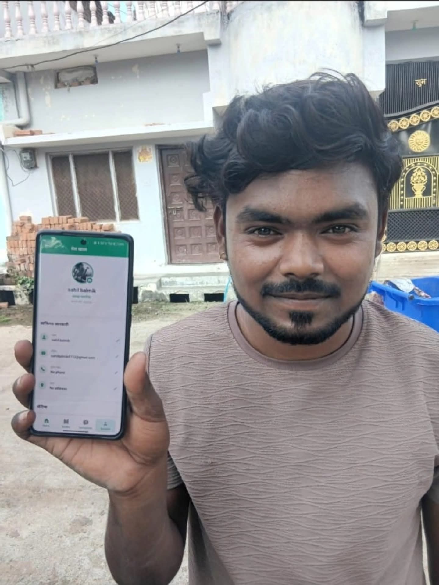 Citizen sharing positive feedback